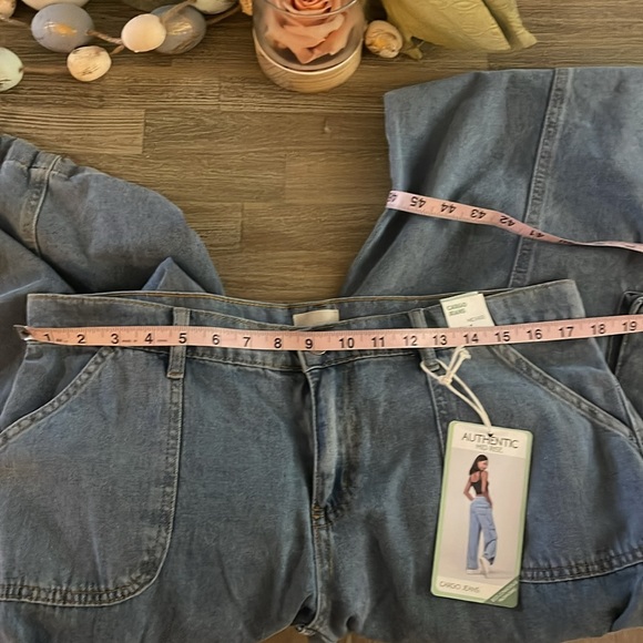 NWT-soft light wash denim wide leg cargo pant with bungee cord at ankle - Picture 12 of 12